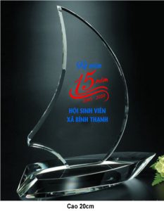 Quà tặng lưu niệm cho trường