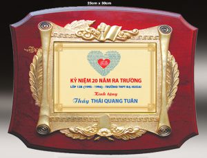 Quà tặng kỷ niệm cho trường cũ
